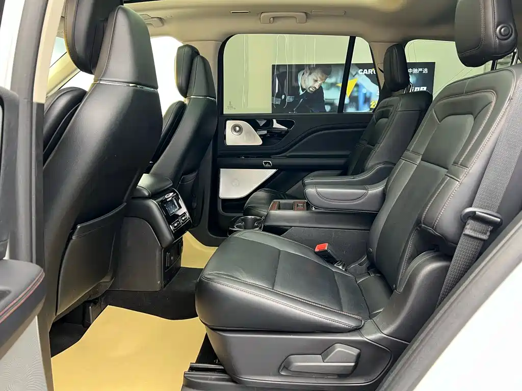 Lincoln Aviator — миниатюра 39