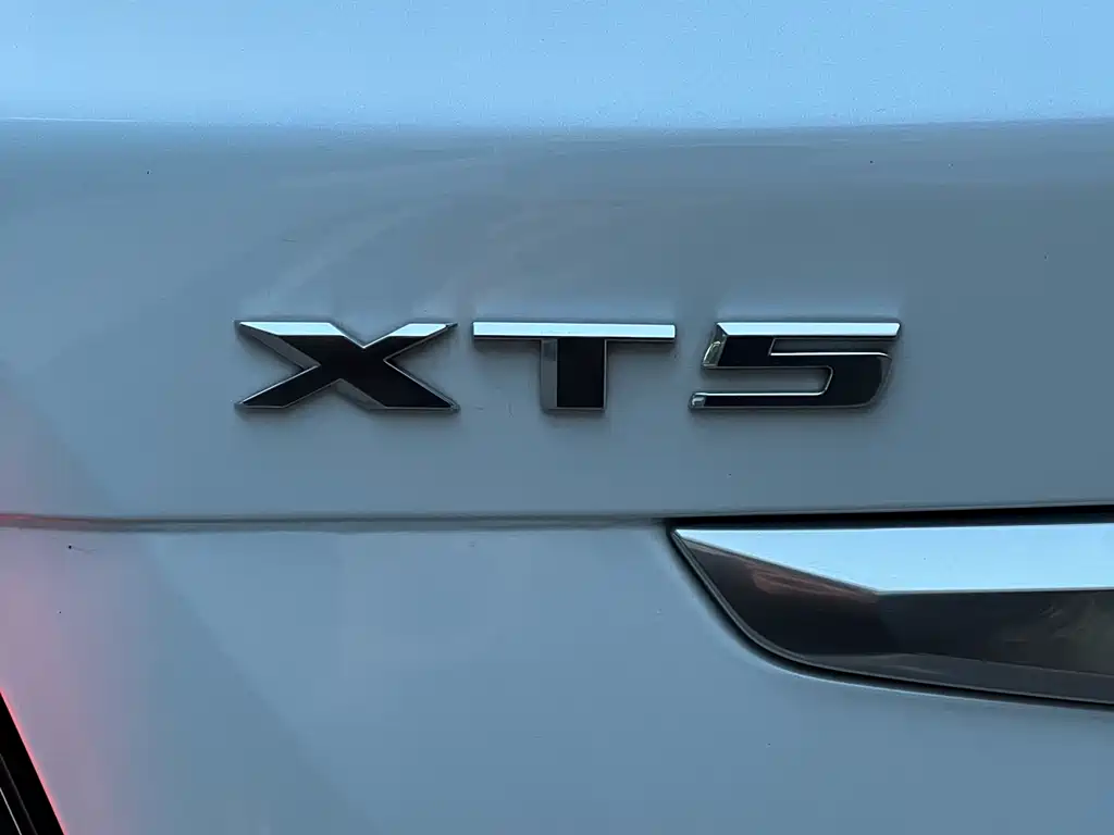 CADILLAC XT5