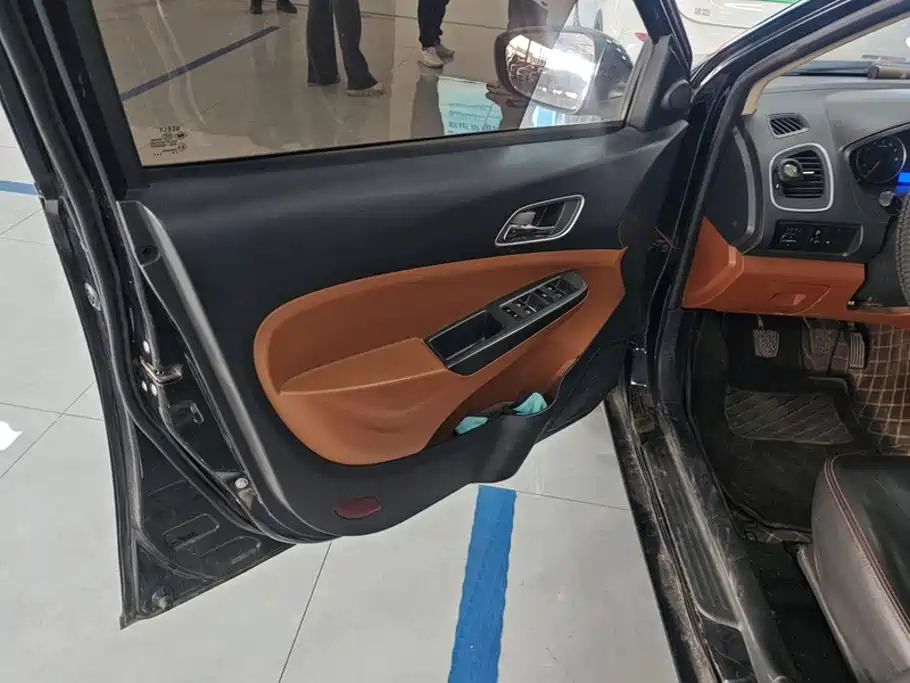 Geely King Kong — миниатюра 7