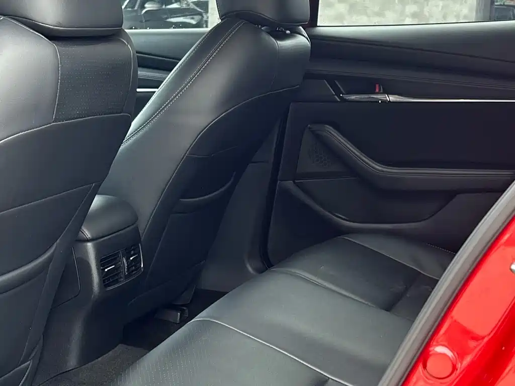 Mazda 3 Axela - фото 5
