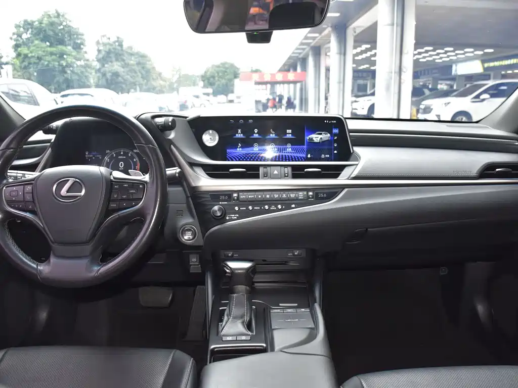Lexus ES 2018 200 V