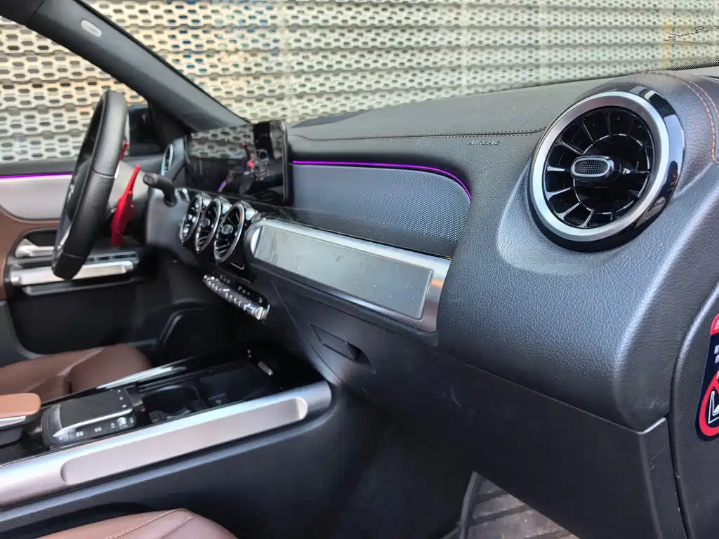 Mercedes-Benz GLB — миниатюра 12