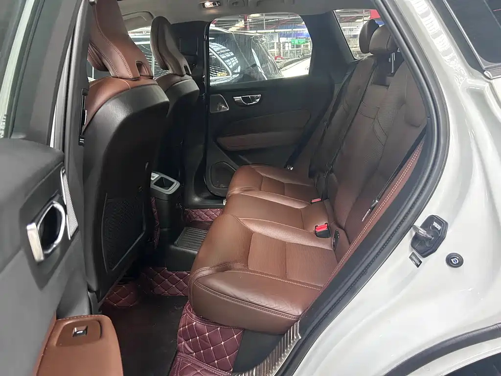 VOLVO XC60 PLUG IN HYBRID