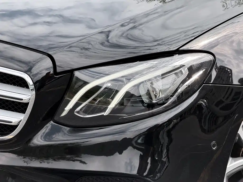 Mercedes-Benz E-Class — миниатюра 3