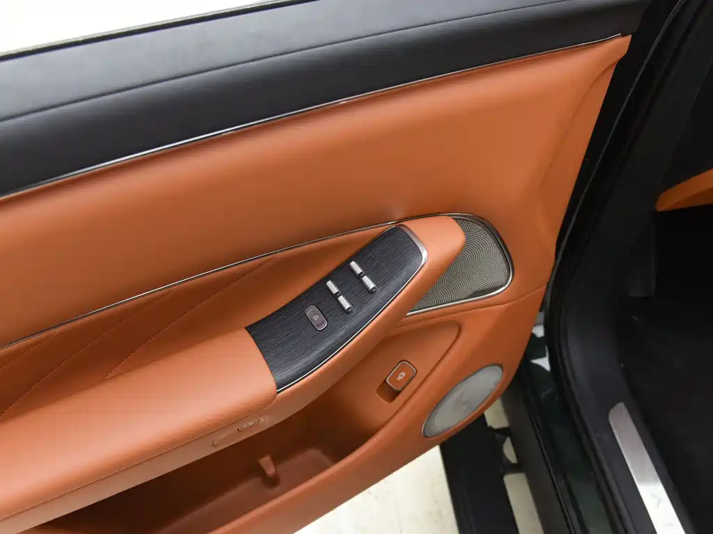 AITO ASK THE WORLD M8