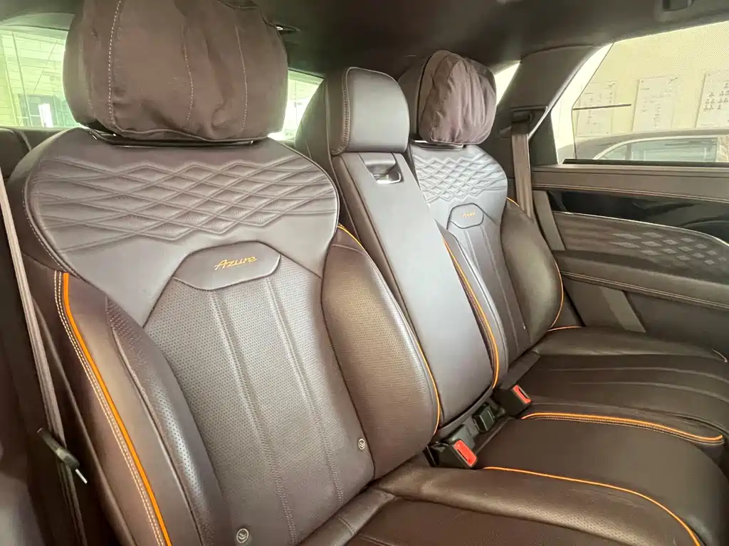 Bentley Bentayga — миниатюра 10