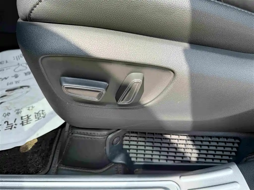 Toyota Sienna — миниатюра 8