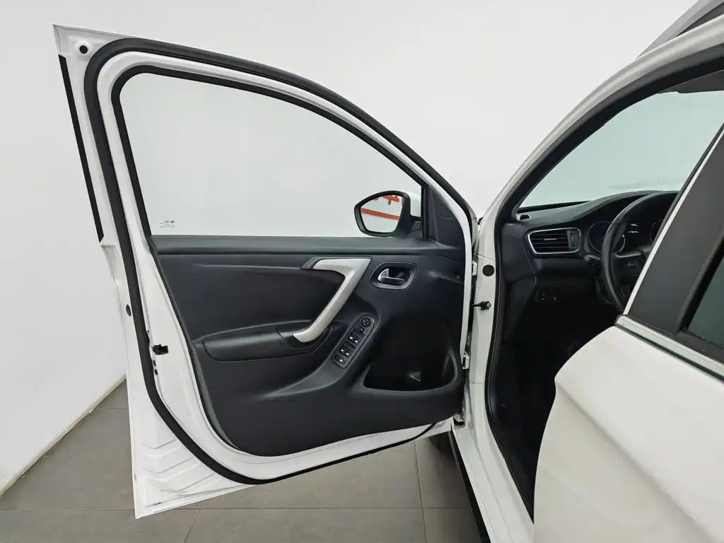 Citroen C3-XR 2015 1.6L MT