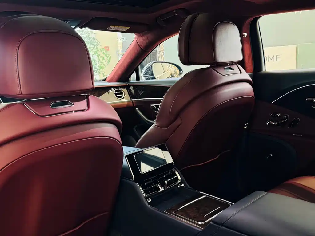 Bentley Flying Spur — миниатюра 10