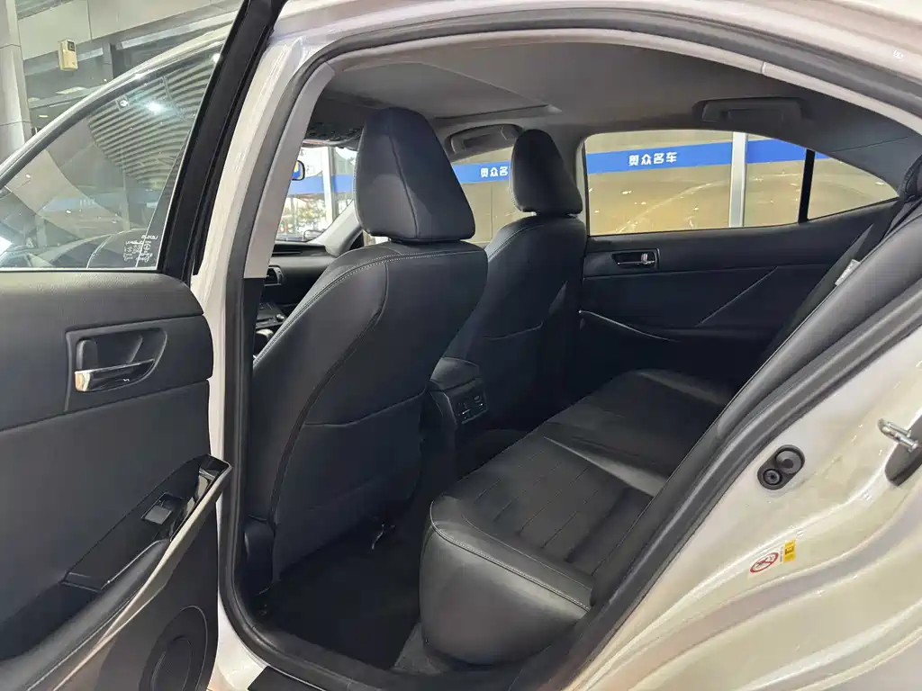 Lexus IS 2015 200t Lead