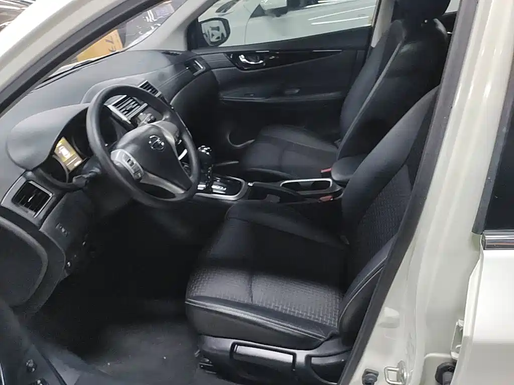 Nissan Tiida — миниатюра 15