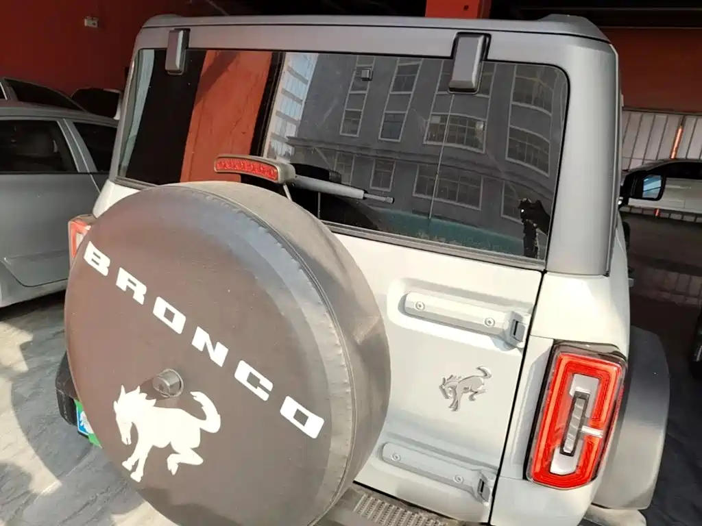 Ford Bronco — миниатюра 6