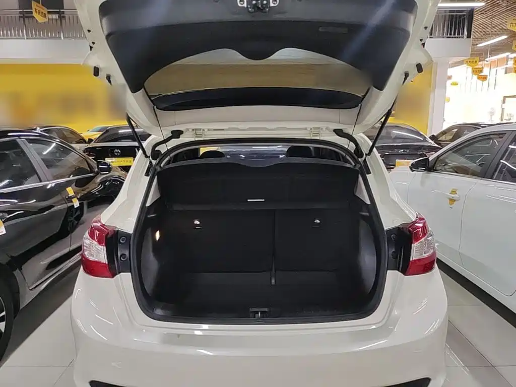 Nissan Tiida — миниатюра 19