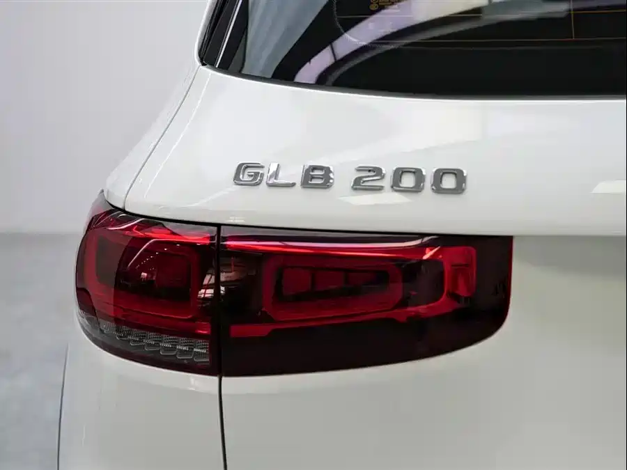 MERCEDES-BENZ GLB