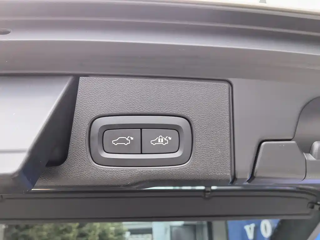 VOLVO XC60 PLUG IN HYBRID