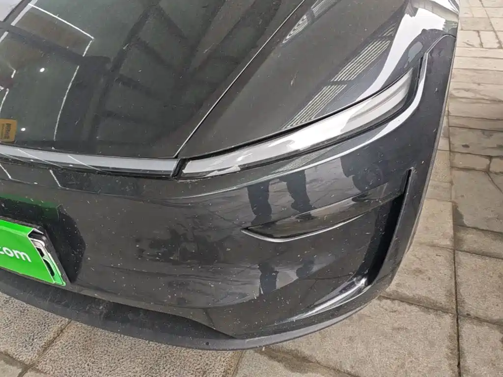 Tesla Model Y — миниатюра 24