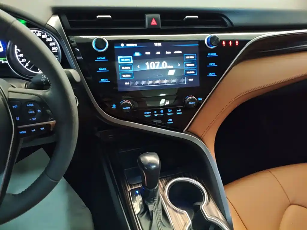 Toyota Camry — миниатюра 13
