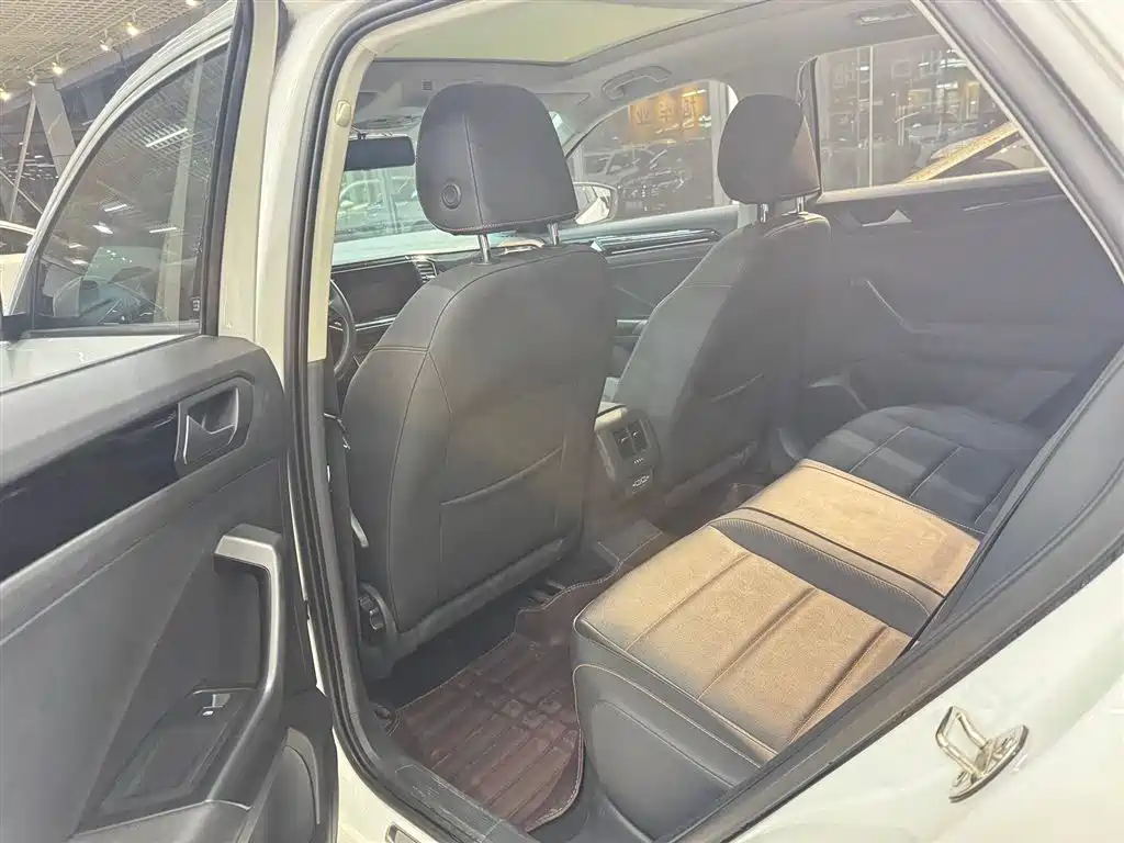 VOLKSWAGEN T ROC EXPLORING SONGS