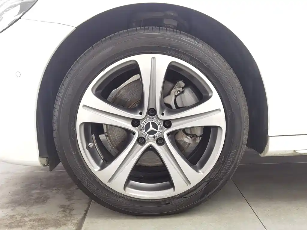 Mercedes-Benz E-Class — миниатюра 17
