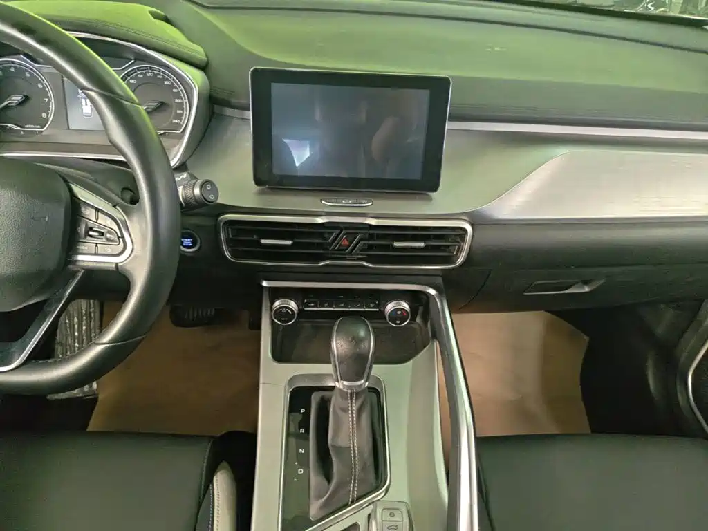 Geely Binyue — миниатюра 13