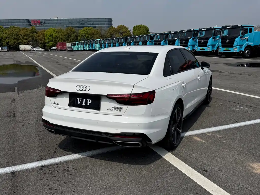 Audi A4L 2024 40 TFSI Luxury