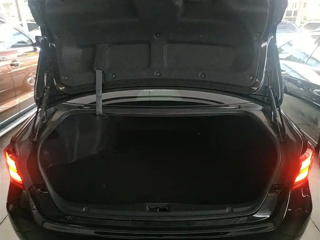 Toyota Crown 2015 2.0T Fashion
