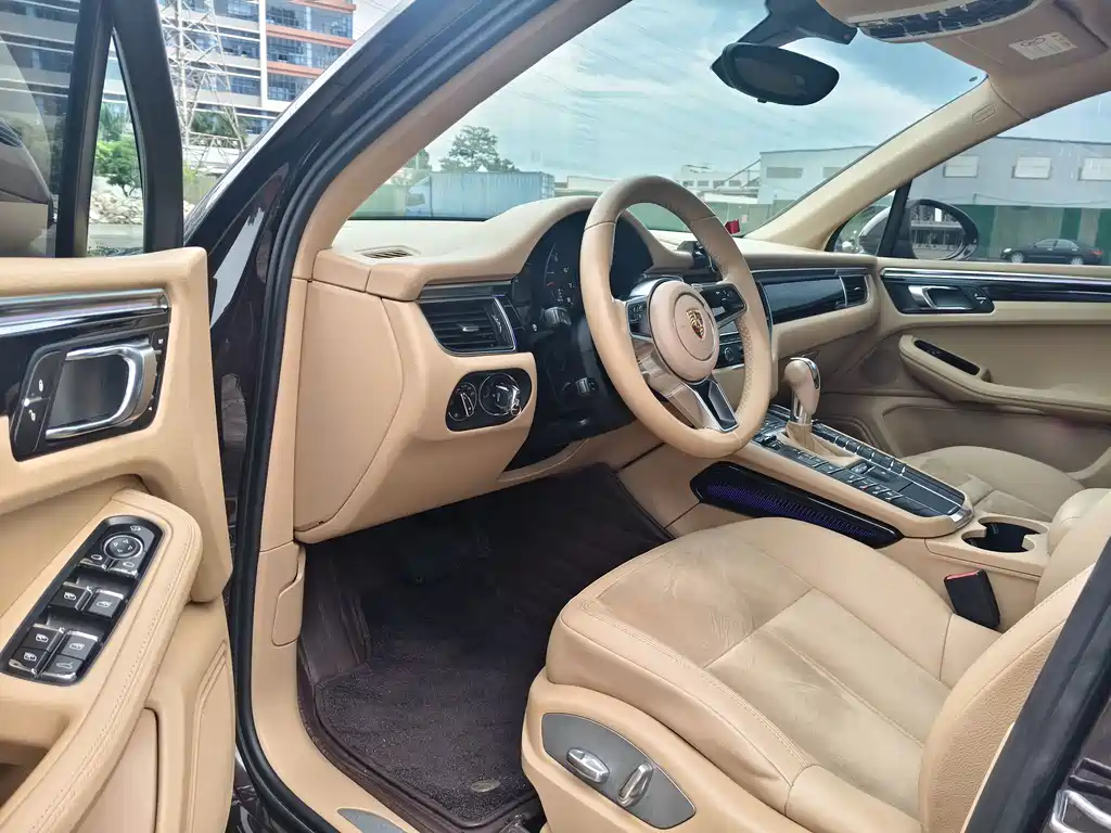 Porsche Macan — миниатюра 8