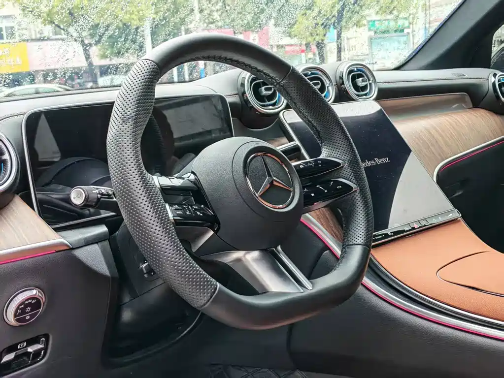 MERCEDES-BENZ GLC