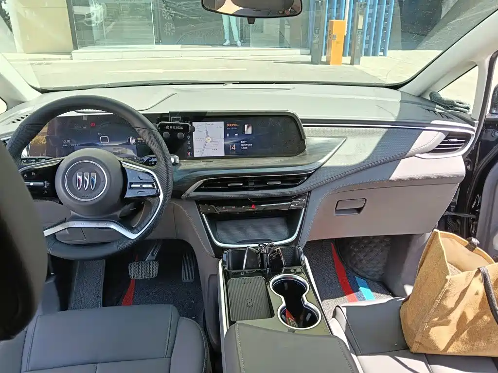 Buick GL8 Hybrid — миниатюра 5