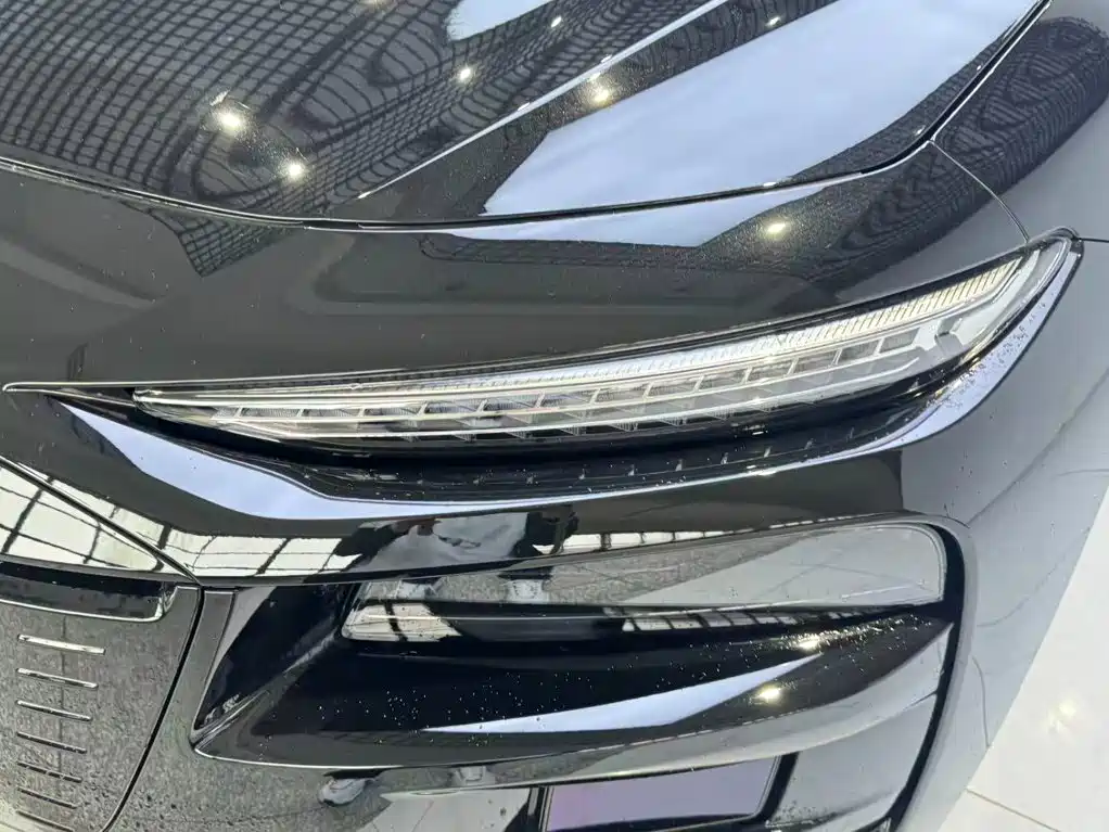 Audi A6L e-tron — миниатюра 16