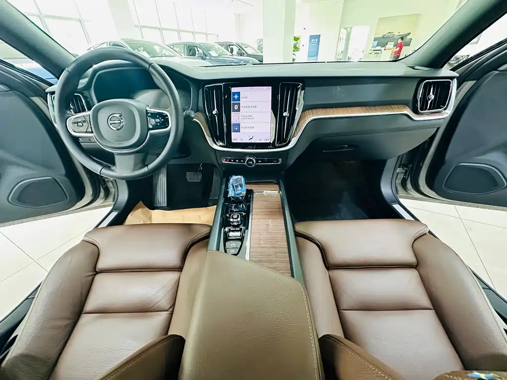 Volvo V60 2021 B5 Luxury