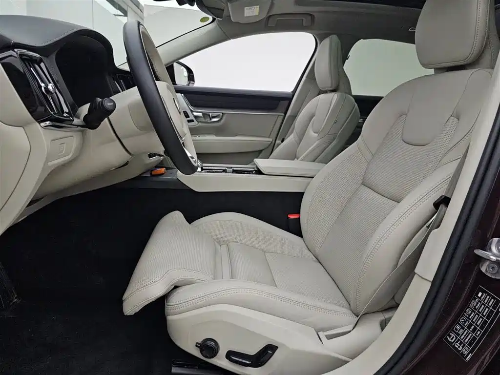 Volvo S90 2026 B5 Luxury