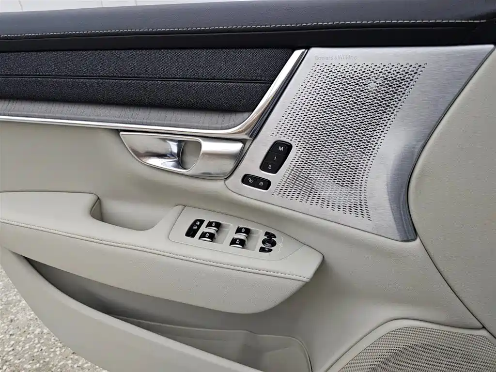 Volvo S90 2026 B5 Luxury
