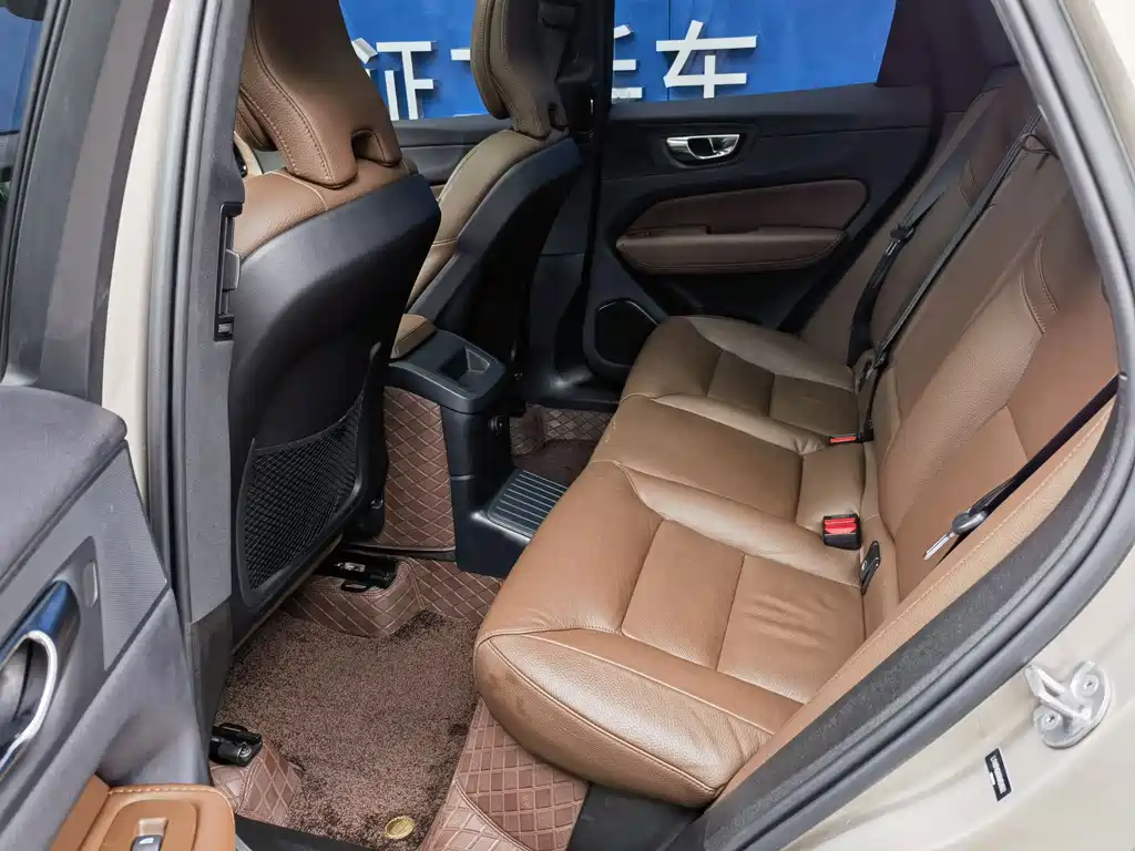 VOLVO XC60 PLUG IN HYBRID