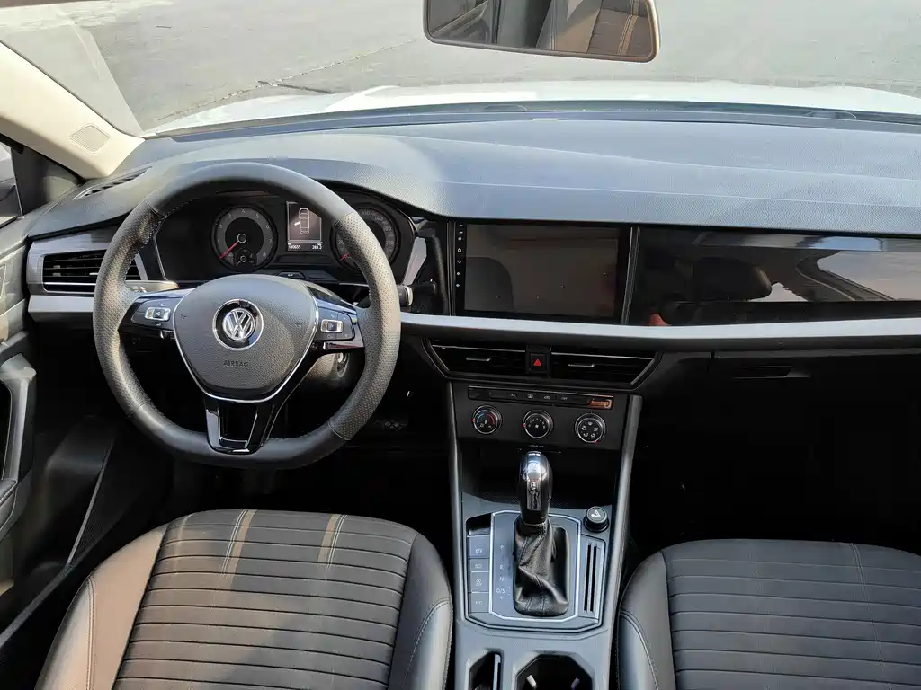 Volkswagen Lavida — миниатюра 4