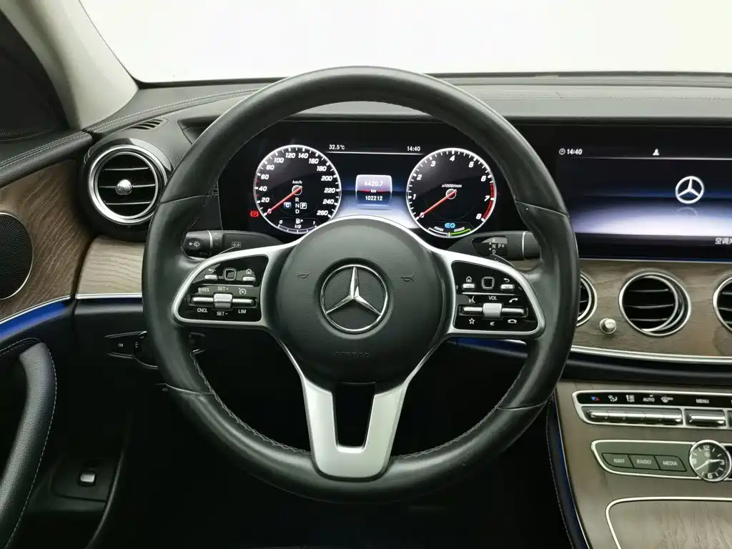 Mercedes-Benz E-Class — миниатюра 11