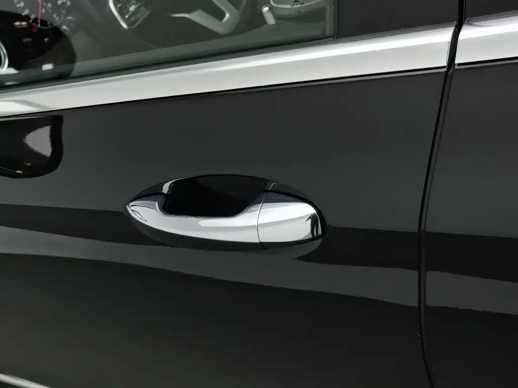 Mercedes-Benz E-Class — миниатюра 18