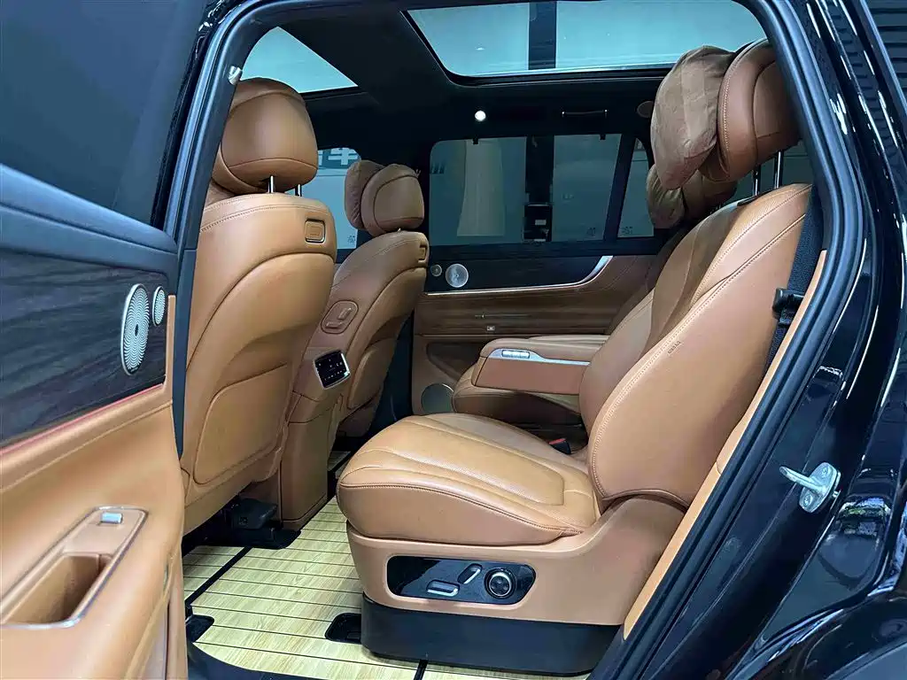 AITO ASK THE WORLD M9