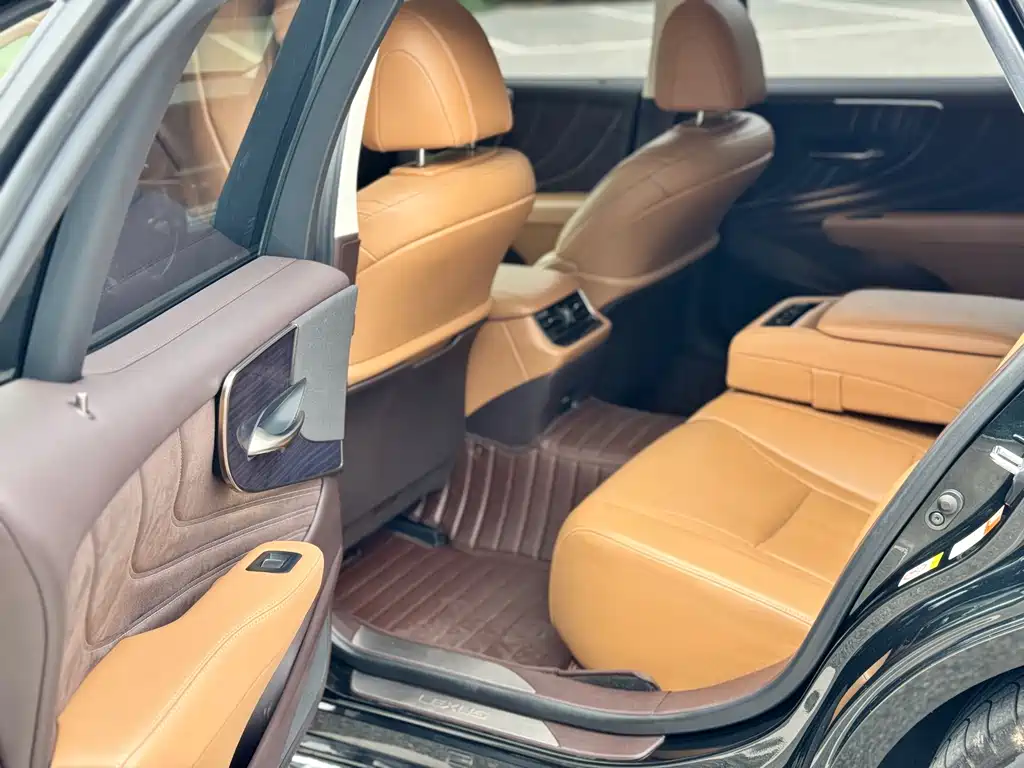 Lexus LS — миниатюра 9