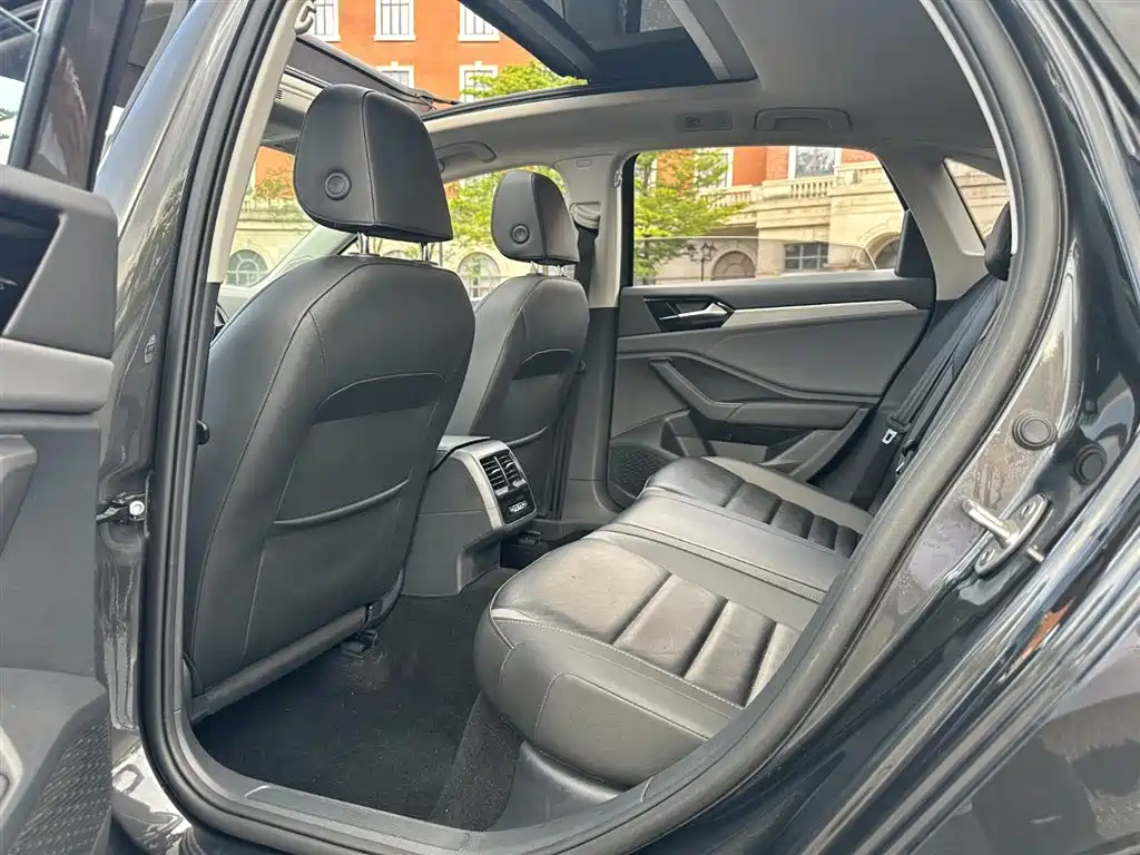 Volkswagen Sagitar 2019 280TSI DSG Comfort VI