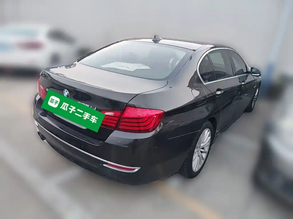 BMW 5 Series — миниатюра 10