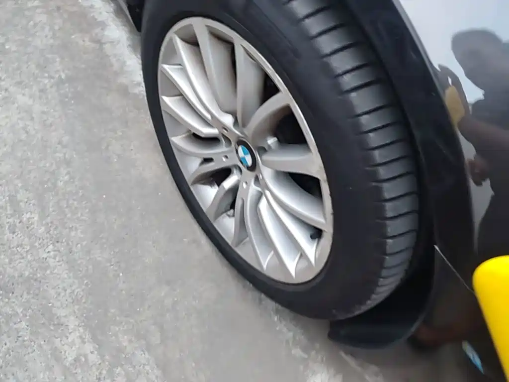 BMW 5 Series — миниатюра 12