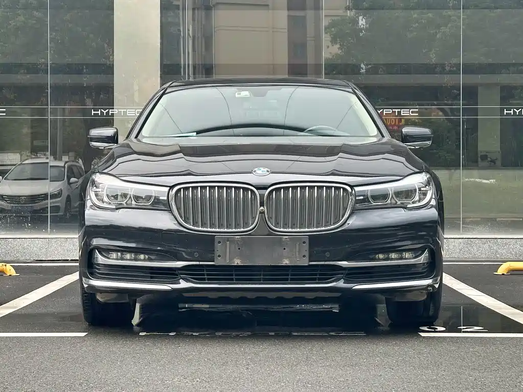 BMW 7 Series — миниатюра 3