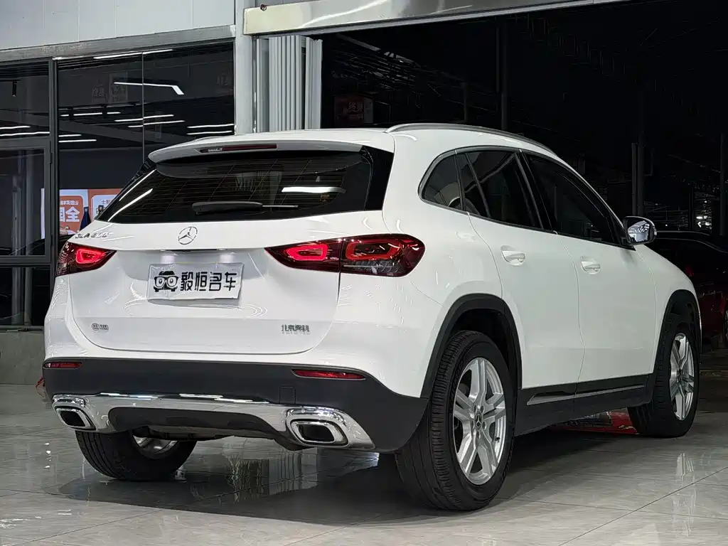 MERCEDES-BENZ GLA