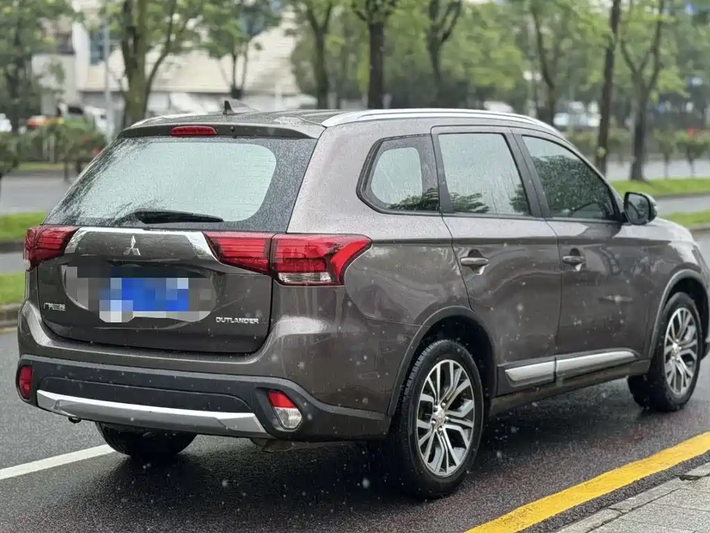 Mitsubishi Outlander — миниатюра 3