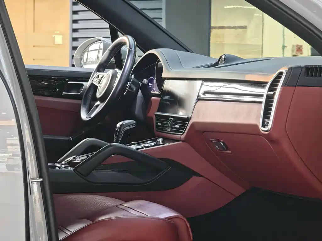 Porsche Cayenne — миниатюра 12