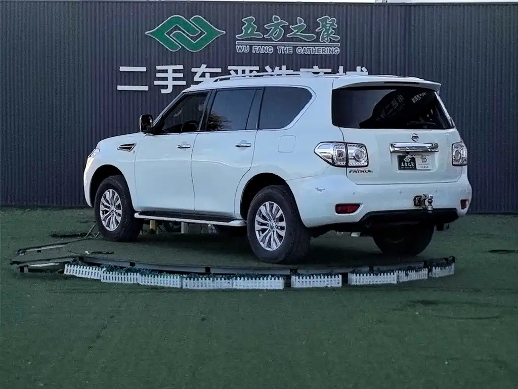 Nissan Patrol — миниатюра 20