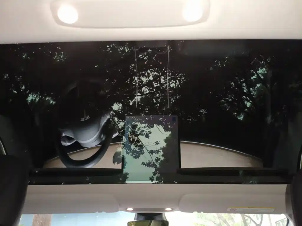 Tesla Model 3 — миниатюра 18