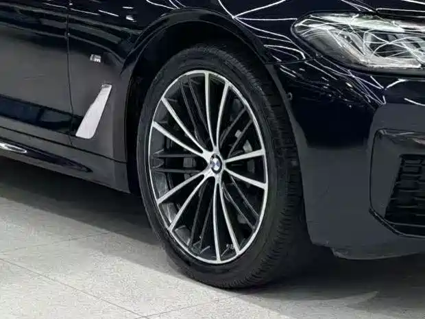 BMW 5 Series — миниатюра 14