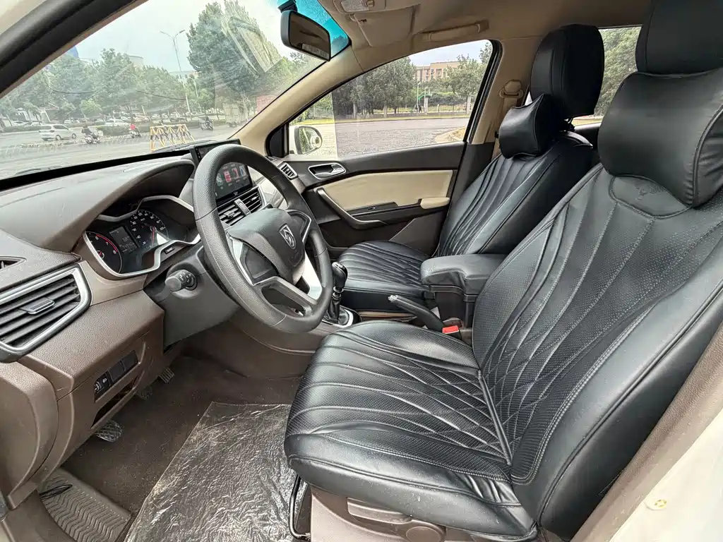 Baojun 310W — миниатюра 4